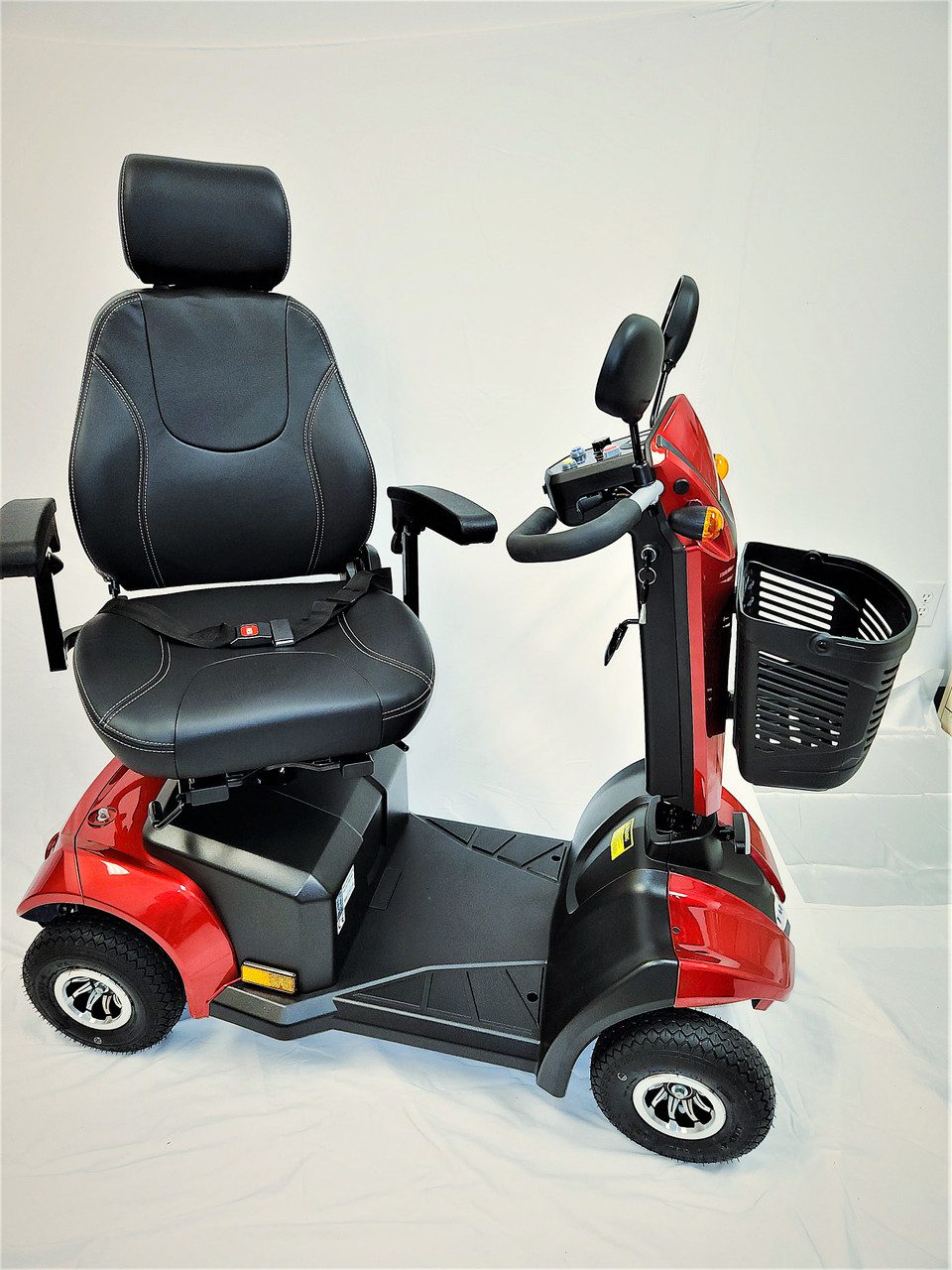 SC-S145HD20 SCOOTER NAVIGATOR, 20" SEAT, 36AH BTRY, SOLID TIRE, 5 AMP, 350LB WT. CAP. - Image 2